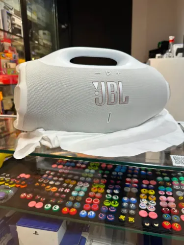 JBL BOOMBOX X4 Resistência a água IP 68 bateria com 32 horas de reprodução