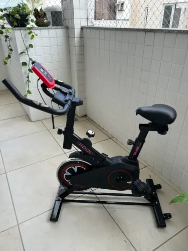 Bicicleta ergométrica novíssima.