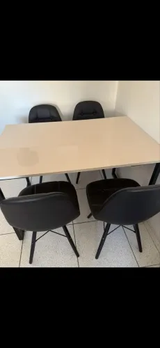 Mesa de jantar com 4 cadeiras
