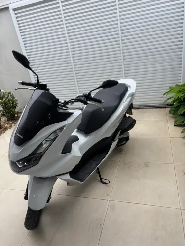 Moto PCX 2025/2025 estado zerada sem detalhes