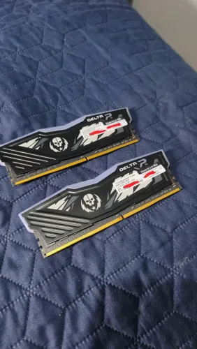 Kit 16 GB (2x8 GB) Memória RAM Team Group DDR4 3600 MHz