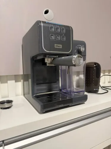 Cafeteira Expressa OSTER + Moedor (Seminova)
