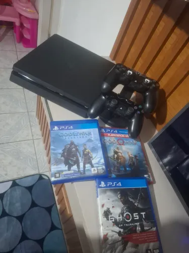 PS4 Slim super Novo e bem conservado!