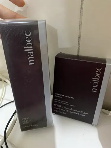 KIT Boticário Malbec Trad. Amadeirado + 2 sabonetes malbec