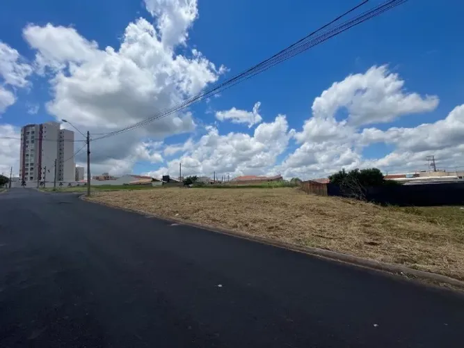 Terrenos na Av. João Ulian - Jardim Bela Vista - Monte Alto - Localização Privilegiada