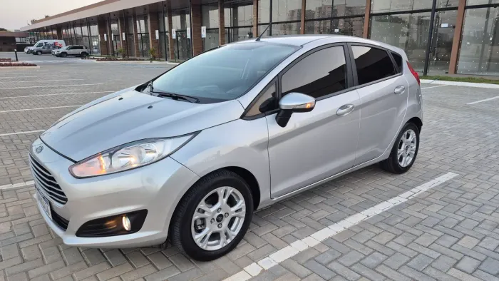 Ford Fiesta 1.6 16V Flex Aut. 5P 2015