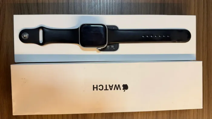 Apple watch SE 44mm (GPS) - Prata com Pulseira Branca
