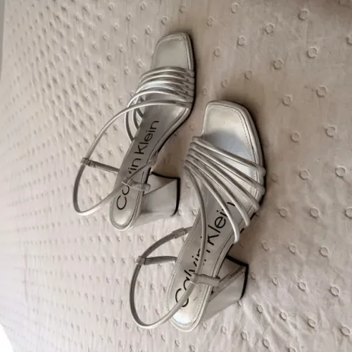 Sandália Calvin Klein Prata Strappy Block Heel - Tam 38 - NUNCA USADA