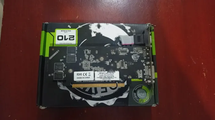 Placa de vídeo GeForce G210 de 1GB