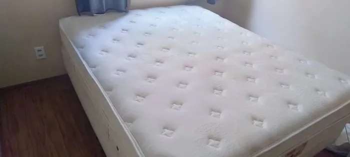 CAMA E COLCHÃO QUEEN EXCELENTES