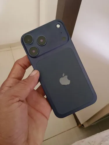 iPhone 11 na carcaça do 17 pro