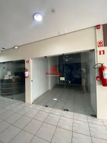 Loja disponível para locação anual no Shopping Sunset Boulevard, bairro centro. REF: ALO15