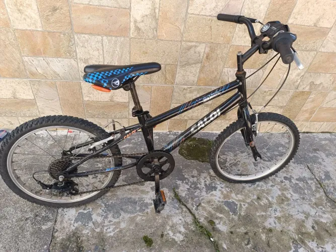 Bicicleta aro 20, 7 marchas, Caloi hot wheels
