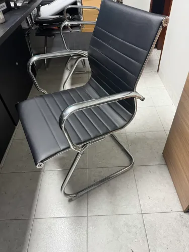Cadeira super confortável fixa.