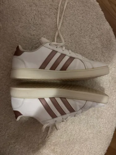 Tênis adidas branco e rose número 36