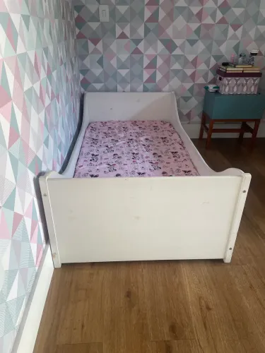 Cama juvenil em MDF branca