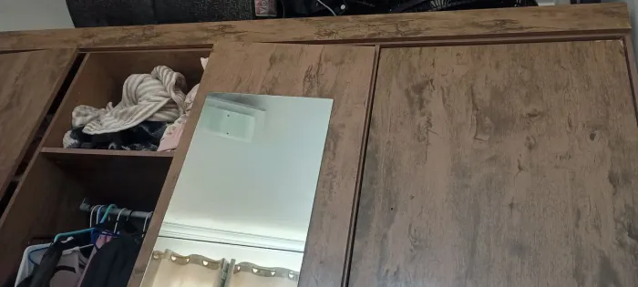 Quarda roupa casal 4 porta ,2 com espelho 3 baús grande em cima 6 gavetas 