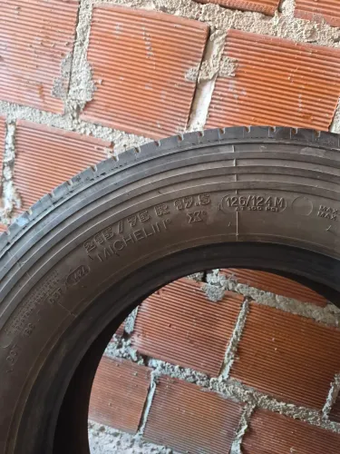 PNEUS MICHELAN 215/75 R17.5