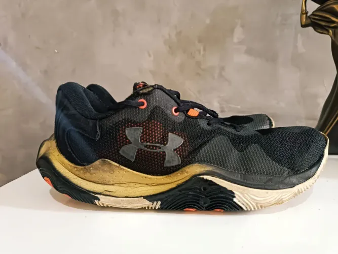Tênis de Basquete Under Armour Buzzer