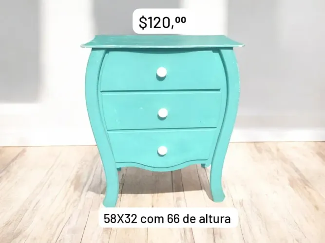 Mesinha em bom estado 