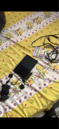 VENDO PS2 COM LEITOR FRACO MAIS PEGA TUDO DIREITINHO