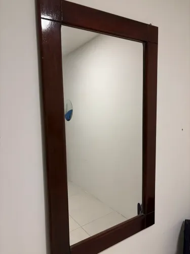 Espelho com moldura madeira maciça 
