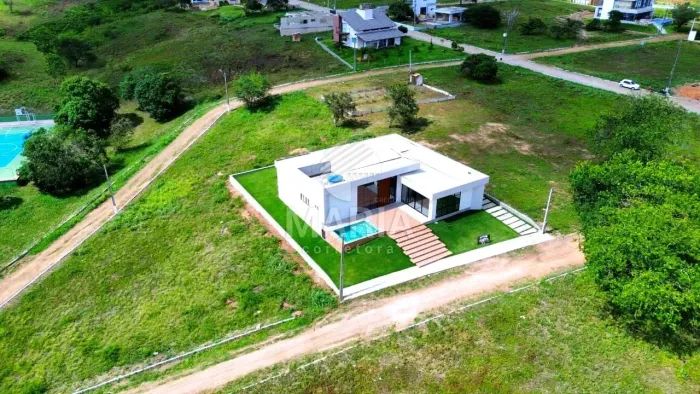 Casa à venda em condomínio fechado, Gravatá/PE! Com 5 suítes!