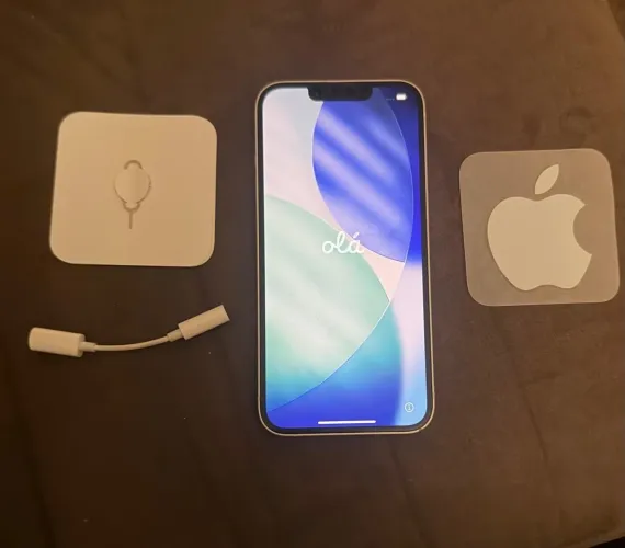 iPhone 14 - com acessórios