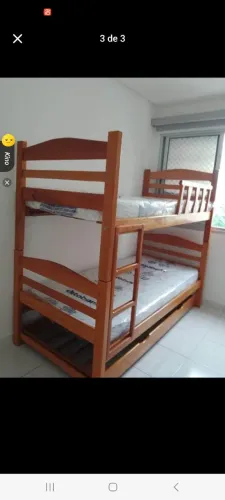 Vendo um triliches de madeira boa sem o colchão