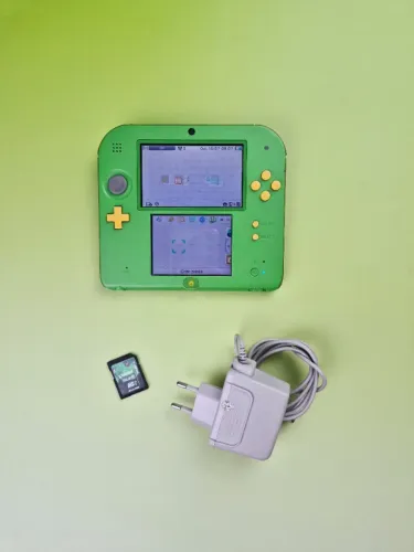 Nintendo 2DS The Legend of Zelda (Verde) + Cartão SD 16GB Lotado de Jogos