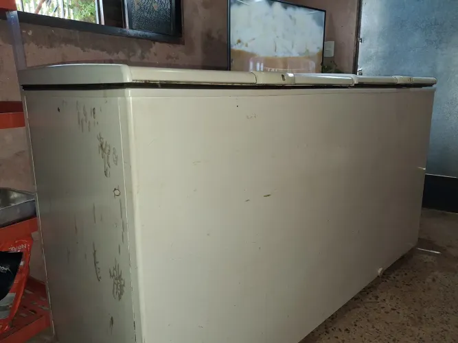 Freezer 2 tampas aproximadamente 500 litros