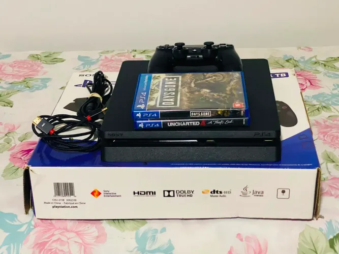 PlayStation 4 slim 1TB