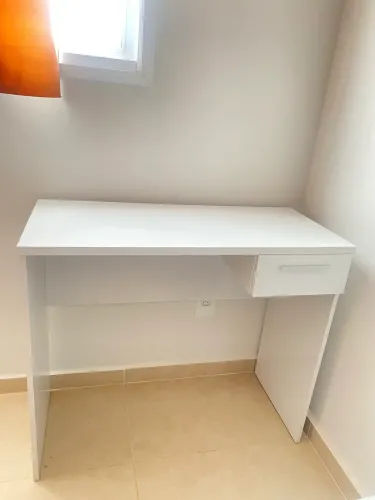 Escrivaninha/ mesa de estudo