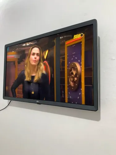 Smartv HD LG 32 Polegadas (acompanha suporte para parede)