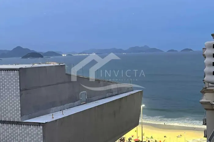 CONJUGADO REFORMADO COM VISTA MAR NA PRAIA DO POSTO 5!