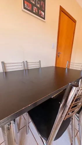 Mesa com 6 cadeiras