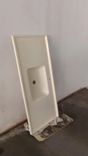 Vendo pia de Cozinha Mármore Sintético<br><br>Retirar.