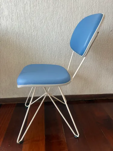 Cadeira ferro branco estofado azul