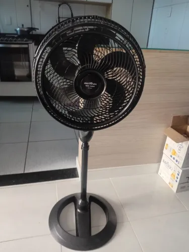 Ventilador de pé novo