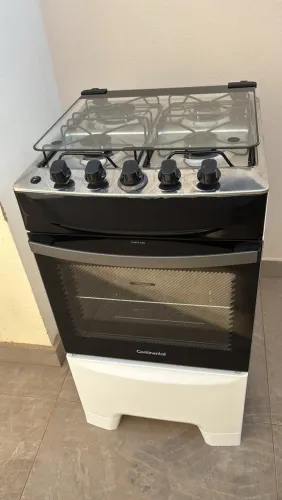 Fogão com 4 bocas e forno semi novo