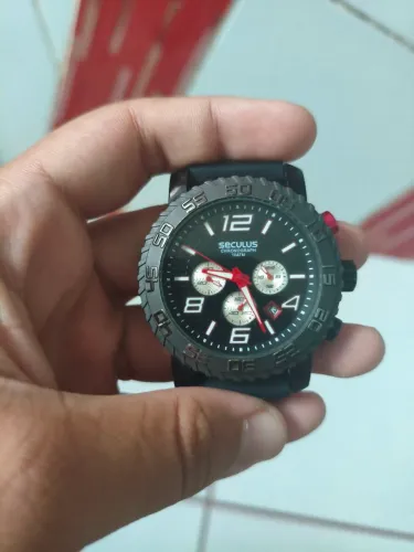 Relógio Secculus chronograph 10 atm original, mas a pulseira é falsa.