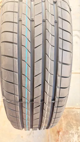 Kit 4 Pneus Xbri Aro 15 185/65R15 88H Fastway