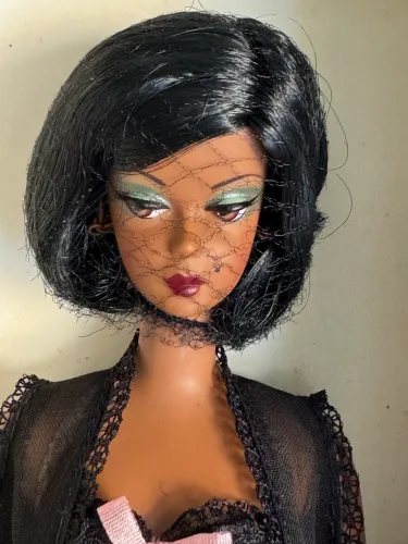 Barbie Silkstone Lingerie #5 (2002) - Primeira negra BFMC - Na caixa