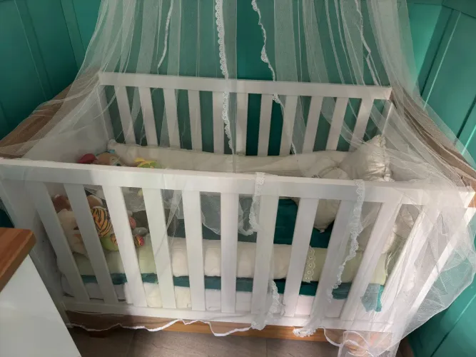 Berço com colchão no plástico impecável 