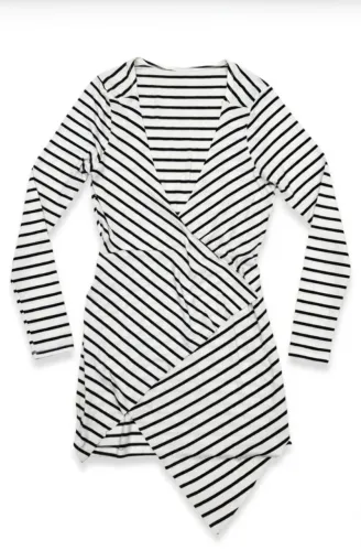 ? Blusa Transpassada Listrada - Open Up P&B manga longa  Tam M/G 