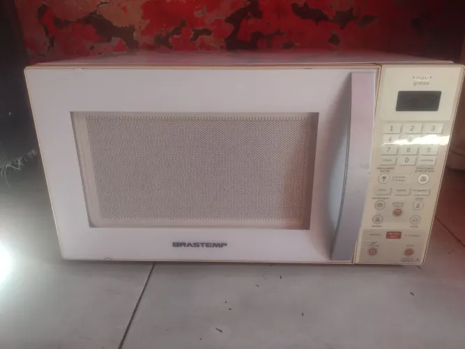 Vendo microondas em perfeito estado funcionando perfeitamente Brastemp grill 30 litros 