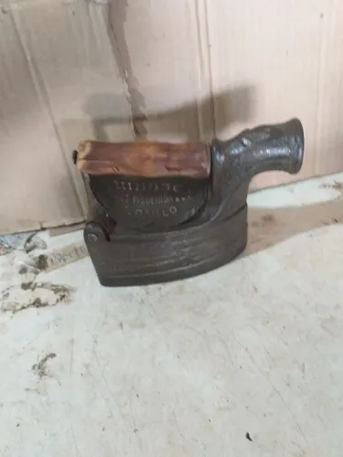 Ferro antigo pequeno a braza pra decoração 