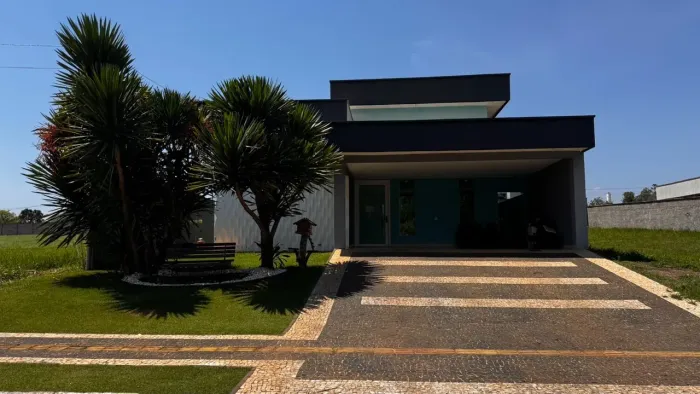 OPORTUNIDADE! Casa em Condomínio Fechado com Piscina Aquecida, Área Gourmet e Planejados!