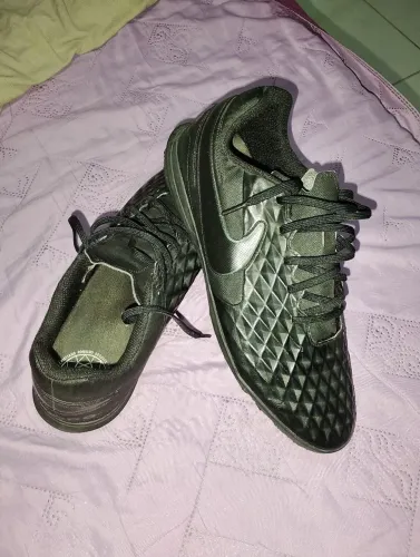Chuteira Nike society