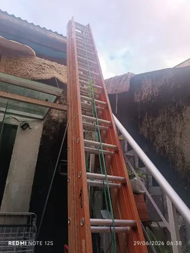 Vendo escada de dois lances chega até 14 metros ,fone *4 chama de altura
